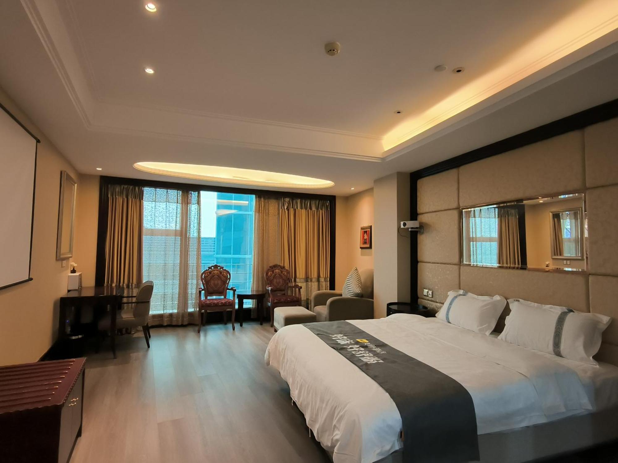 Pullman International Gangding Subway Station Taikoo Hui Branch Apartment Guangzhou