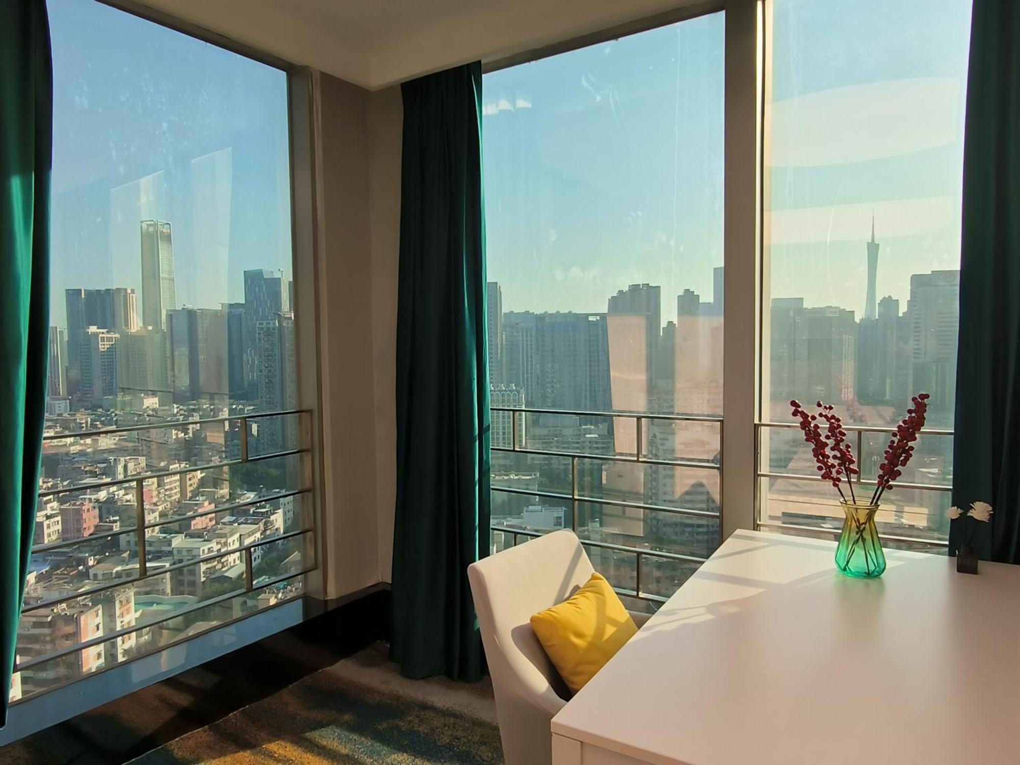 Pullman International Gangding Subway Station Taikoo Hui Branch Apartment *