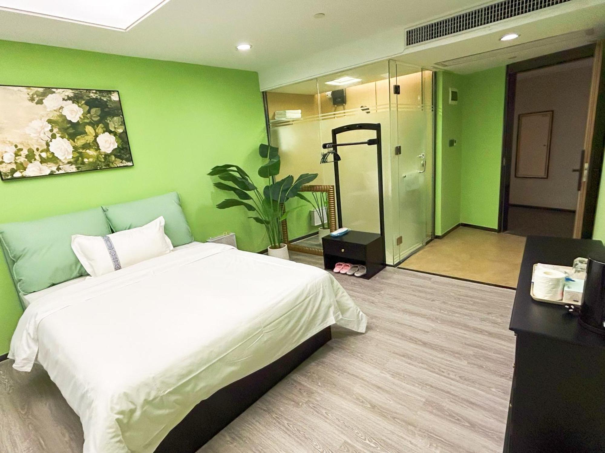 Pullman International Gangding Subway Station Taikoo Hui Branch Apartment Guangzhou