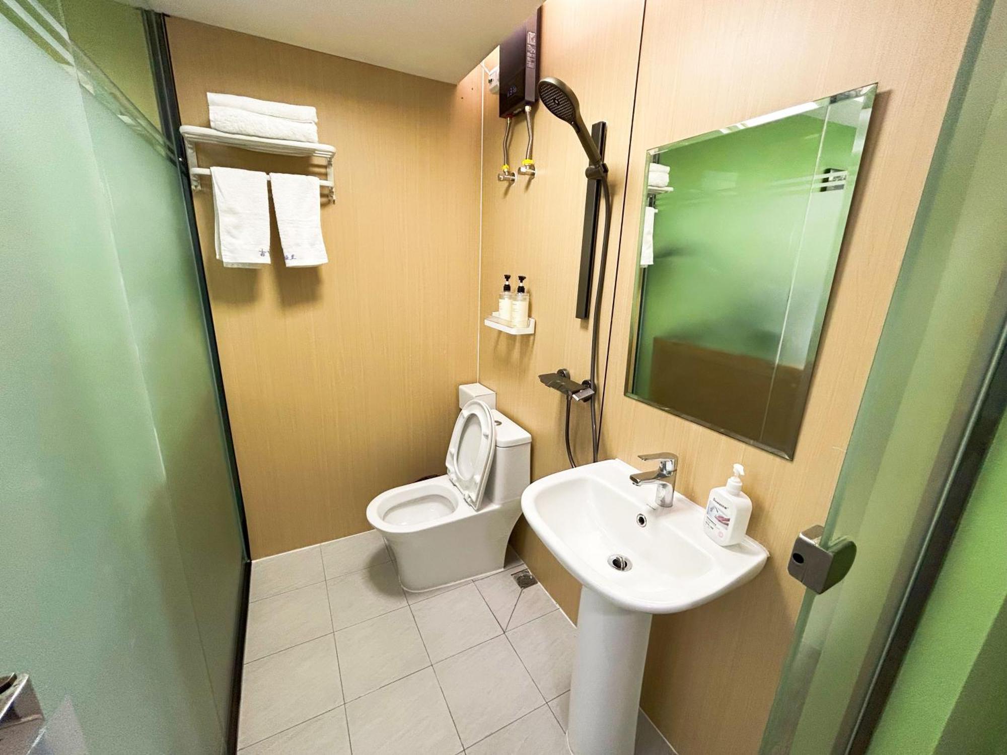 Apartment Pullman International Gangding Subway Station Taikoo Hui Branch